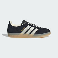 Core Black / Cloud White / Gum